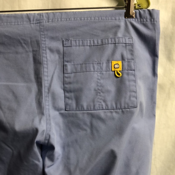 Medium petite mp Spread good cheat scrubs rear pocket euc - Picture 5 of 7